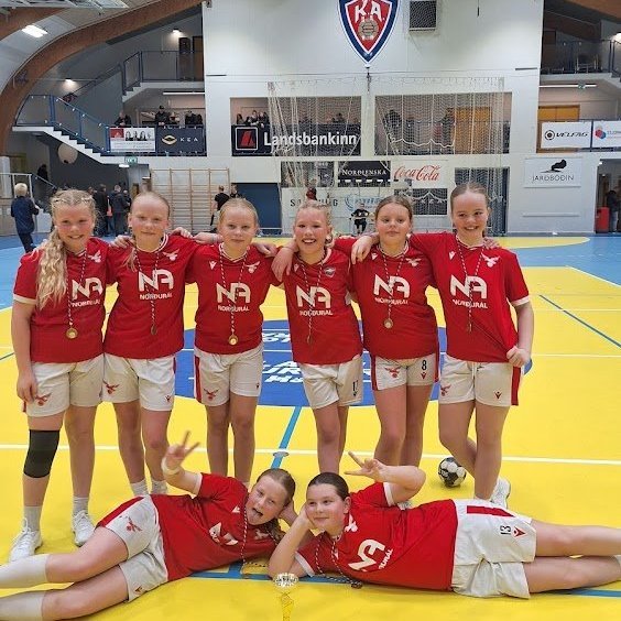 1deildkvkvalur