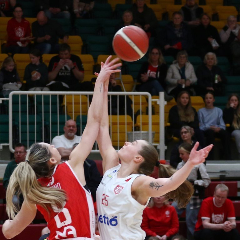 maddie-og-alyssa-pjo_2648