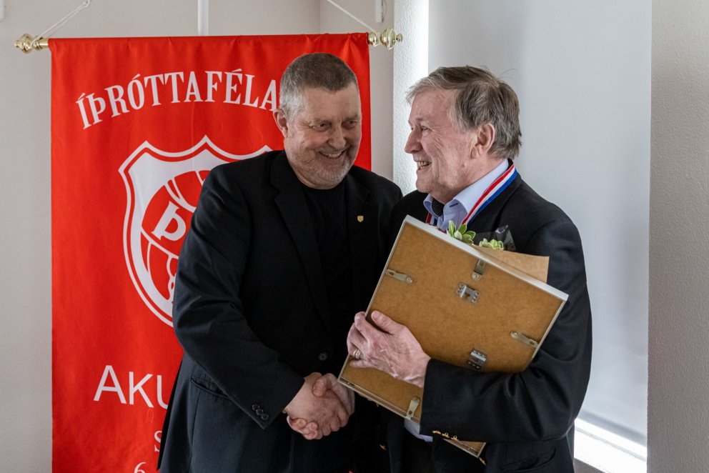 Þröstur Guðjónsson, nýr heiðursfélagi í Þór, ásamt Nóa Björnssyni, formanni félagsins. Mynd: Ármann …