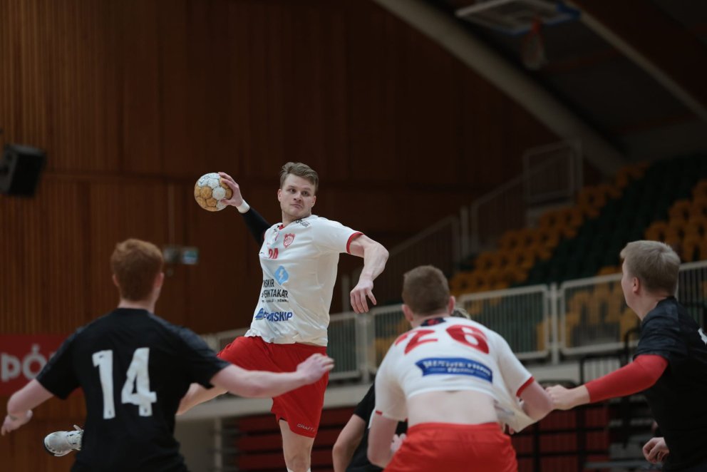 Brynjar Hólm Grétarsson skoraði 13 af 24 mörkum Þórsara í tveggja marka sigri á Ísfirðingum í Herði …