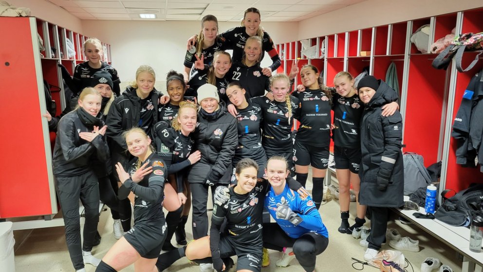 Gleðimynd úr klefanum að loknum sigri á Breiðabliki í undanúrslitum Lengjubikarsins.