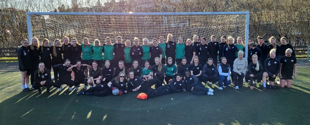 Allur hópurinn sat fyrir á mynd að lokinni æfingu. Myndir: HarIngo