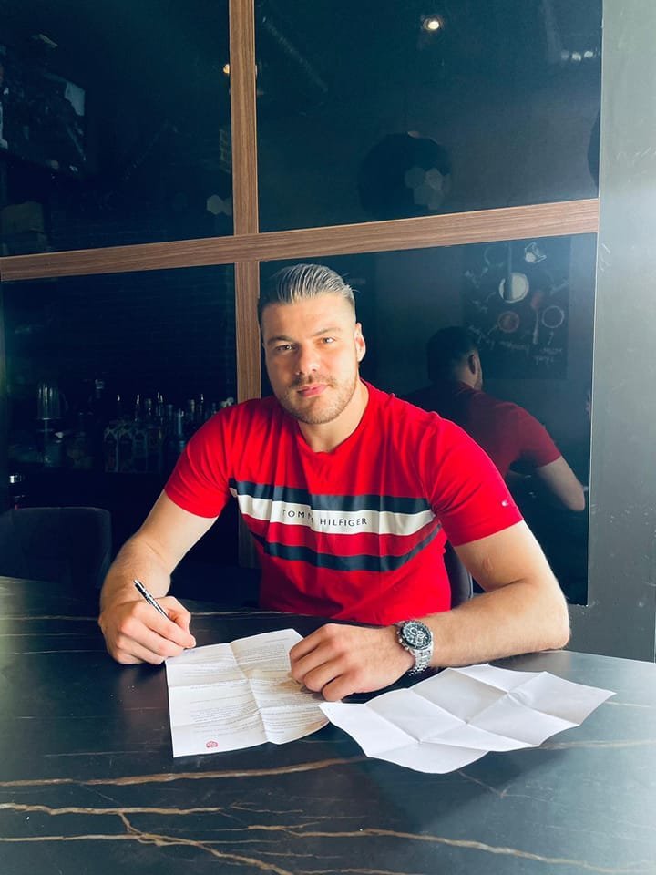 Nýjasti leikmaður okkar veit hvernig hlutirnir eiga að ganga fyrir sig eftir fund með Gunna Mall!