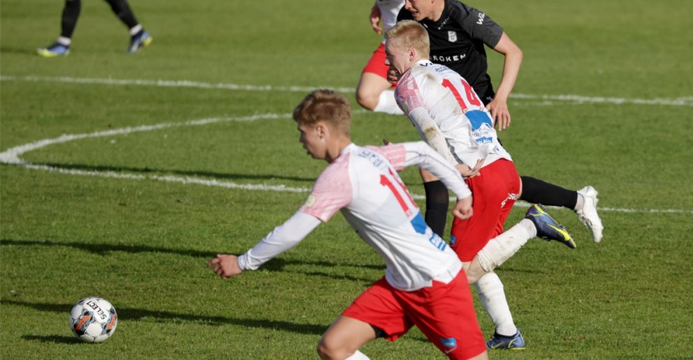 Bjarni og Aron í leik á Saltpay-vellinum síðasta sumar. Mynd: Skapti Hallgrímsson.