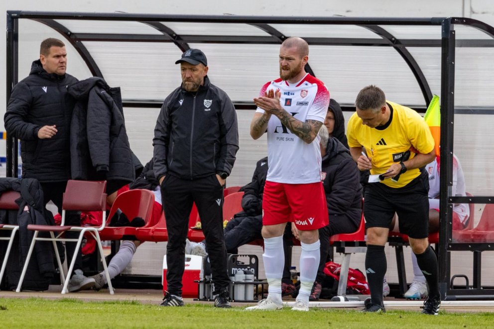 Aron er kominn heim og strax byrjaður að láta til sín taka!