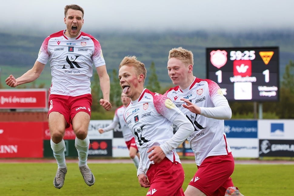 Okkar menn frekar sáttir er þeir komust yfir. Mynd: Skapti Hallgríms