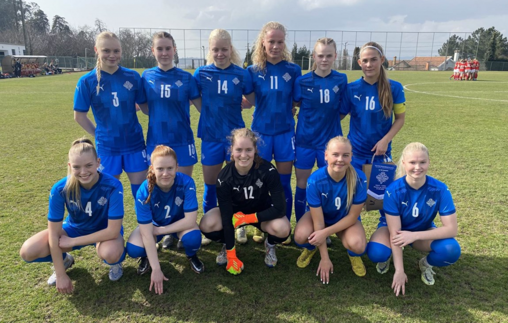 Jakobína í treyju númer 3 og Ísfold Marý númer 14. Mynd af vef KSÍ.