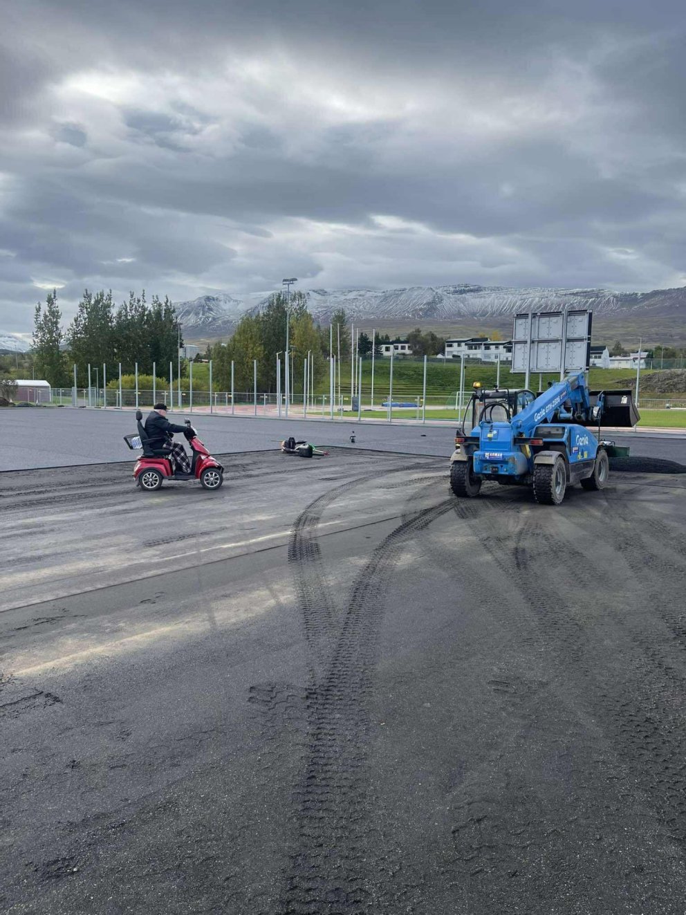 Stefnt að því að leggja nýja gervigrasið í næstu viku