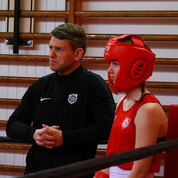 Lilja Lind Torfadóttir að fá ráð frá þjálfaranum sínum Daða Ástþórssyni