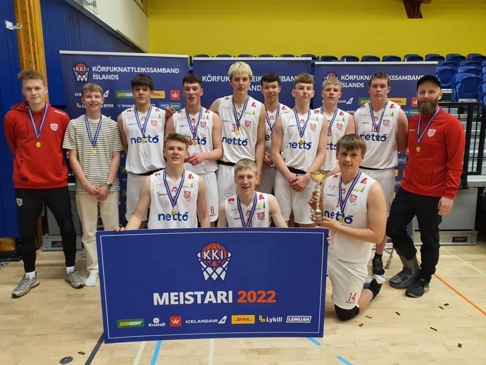 11. flokkur karla í 8-liða úrslitum bikarkeppni