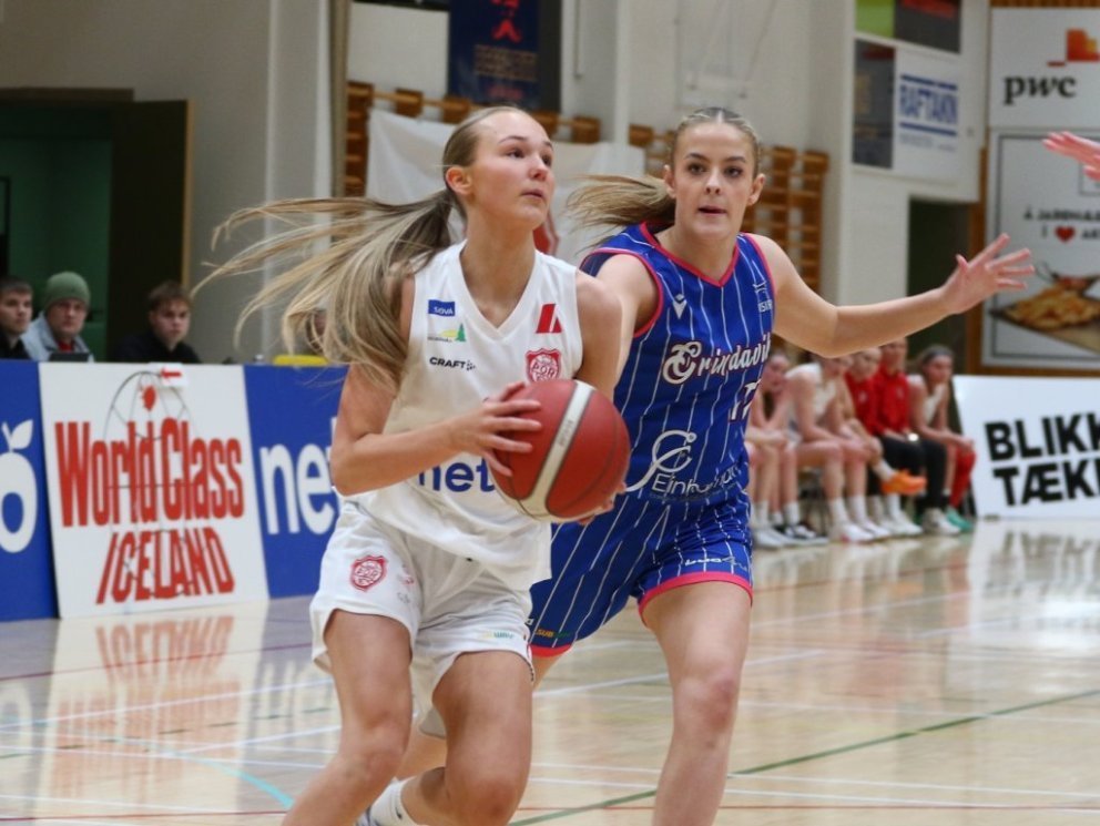 Emma Karólína Snæbjarnardóttir í leiknum gegn Grindavík í síðustu umferð. Hún er komin aftur á fullt…
