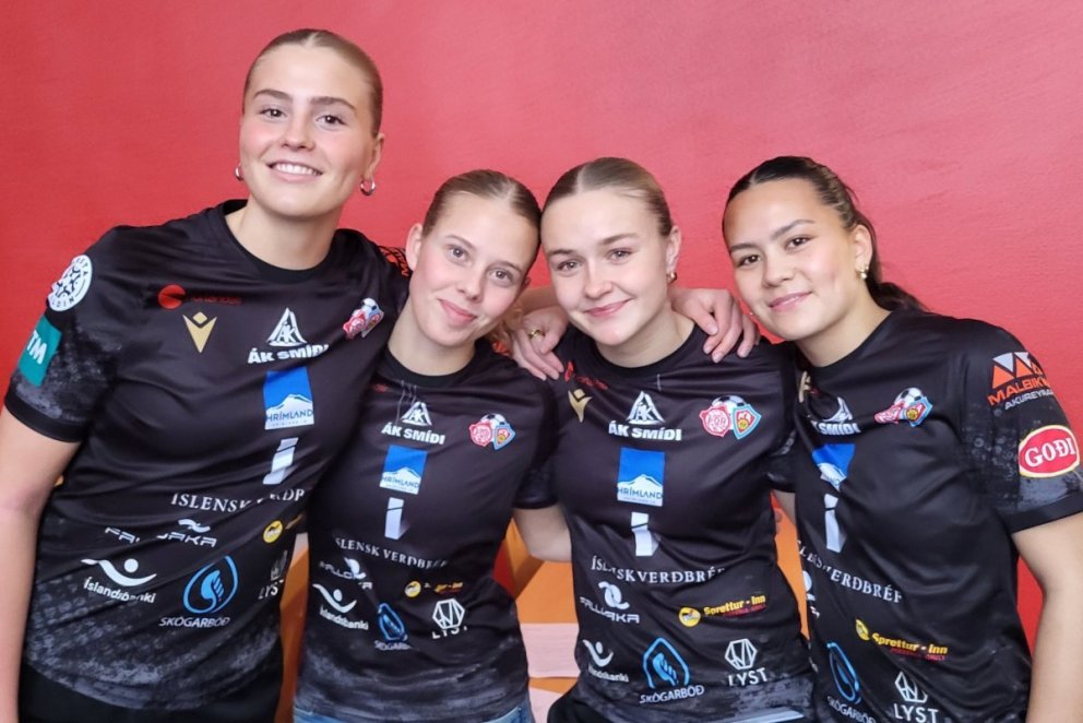 Þær endurnýjuðu samninga sína við Þór/KA um helgina: Iðunn Rán Gunnarsdóttir, Una Móeiður Hlynsdótti…