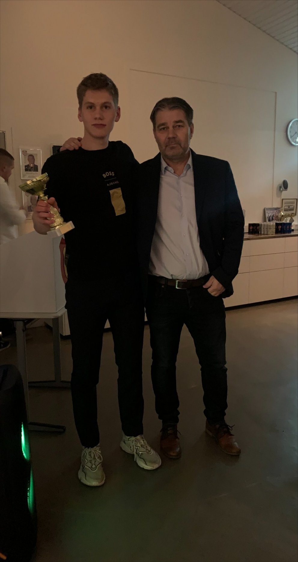 Birkir, besti leikmaður 2.fl kk 2022 ásamt þjálfara sínum, Páli Viðari Gíslasyni