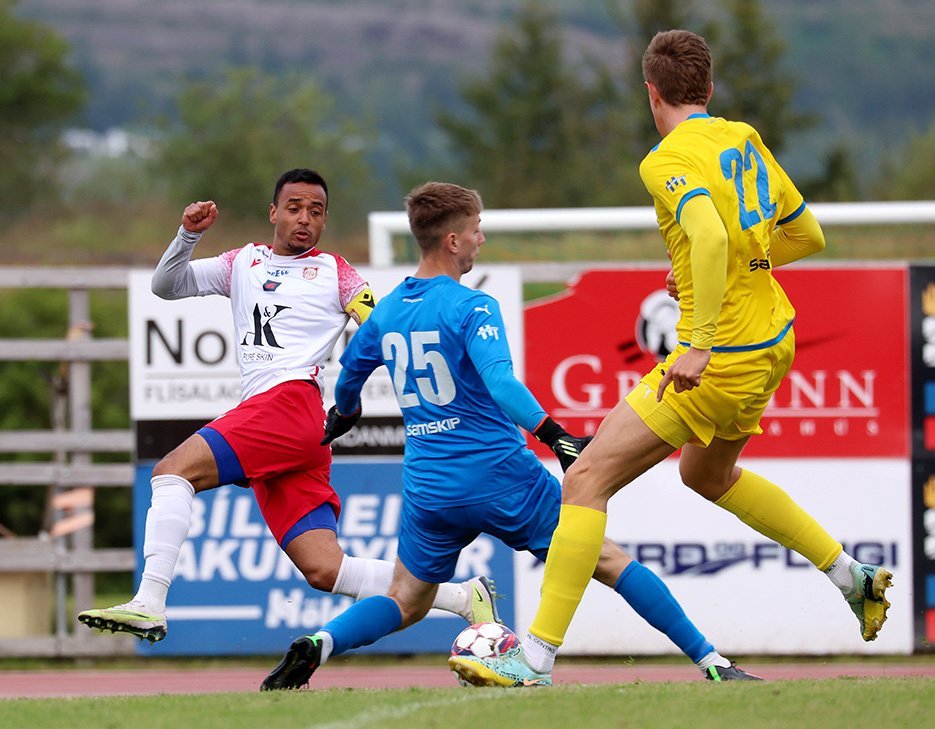 Mark Sörensen í færi, en Fjölnismenn sáu við honum. Ljósmynd: Skapti Hallgrímsson - Akureyri.net.