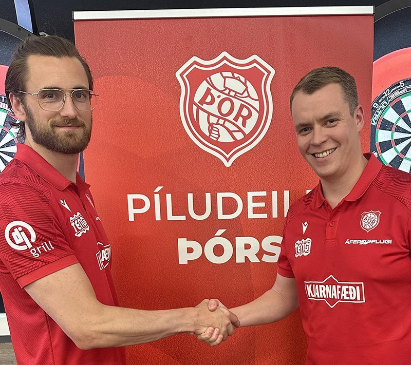 Matthías (til vinstri) og Davíð Örn, formaður Píludeildar Þórs