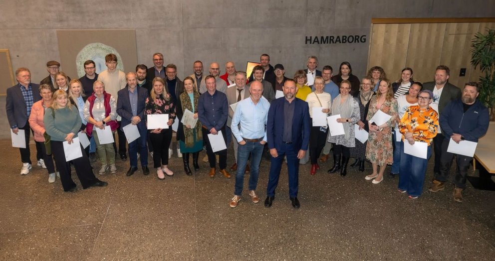 Styrkþegar eða fulltrúar þeirra að lokinni úthlutun ásamt Eyþóri Björnssyni forstjóra Norðurorku og &hellip;