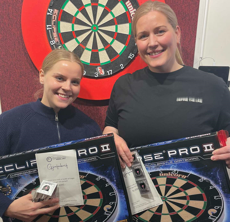 Sigurvegarar kvennamótsins, Ólöf Heiða og Kristín.