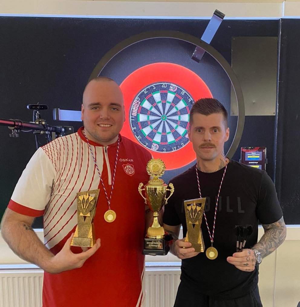 Óskar Jónasson og Friðrik Gunnarsson, félagsmeistarar í tvímenningi í 501. Mynd frá píludeildinni.