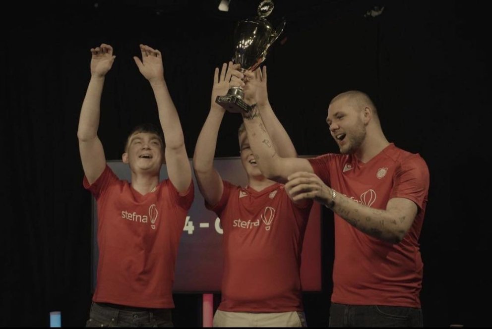 Þórsarar fagna titlinum. Frá vinstri: Stefán Máni Unnarsson, Elias Marjala, og Bjarni Þór Hólmsteins…