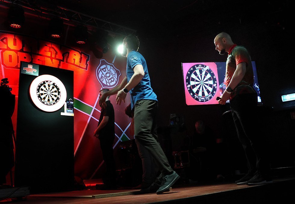 Úrslitaleikur Akureyri Open 2024, Matthías Örn (í bláu) og Dilyan Kolev. Þeir undirrituðu samning vi…