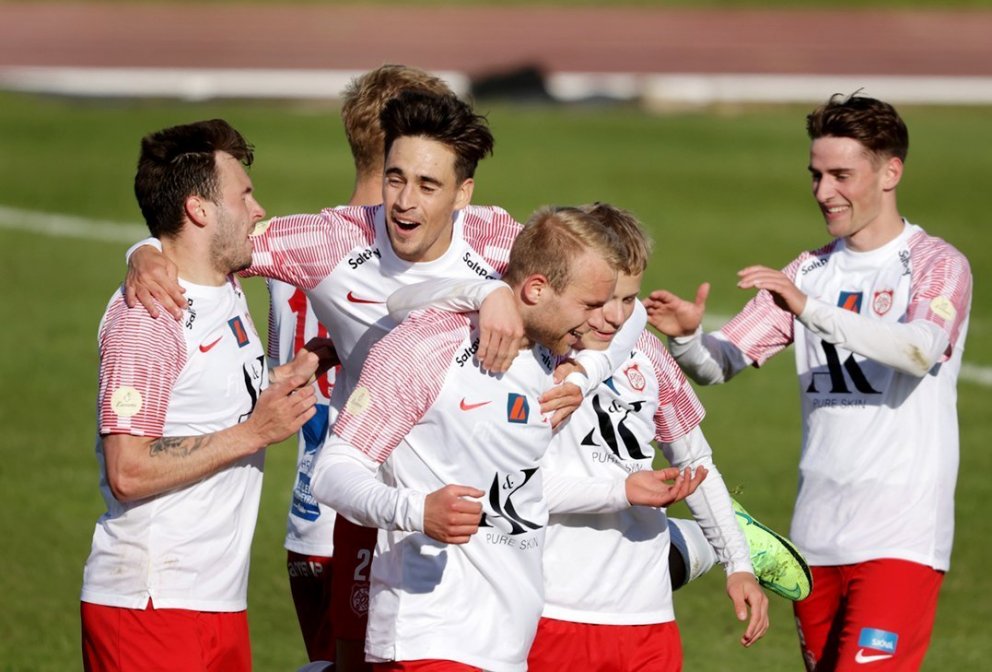 Okkar menn fagna öðru marka Alexanders Más í dag. Mynd: Skapti Hallgrímsson