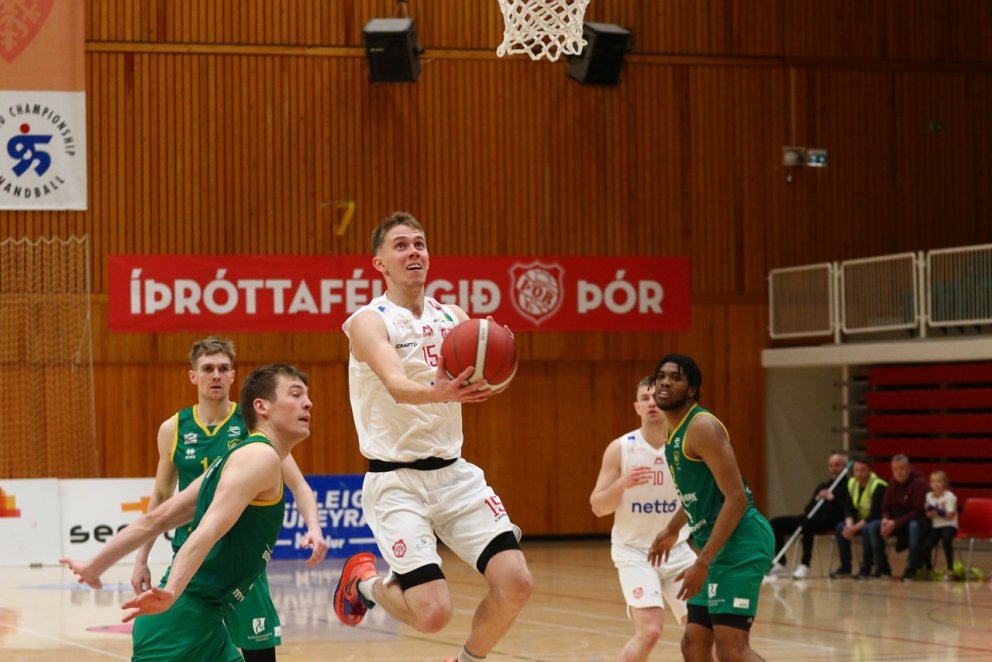 Tap í lokaleik ársins