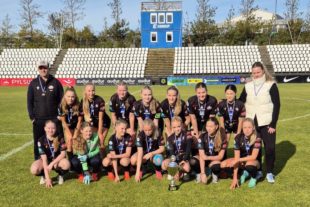 Íslandsmeistarar B-liða í 3. flokki 2024: Þór/KA. 
Aftari röð frá vinstri: Jóhann Hreiðarsson þjá…