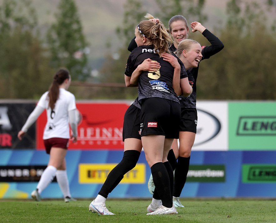 Leikmenn Þórs/KA fagna einu af fimm mörkum liðsins í sigri á Tindastóli á Þórsvellinum í fyrrasumar.…