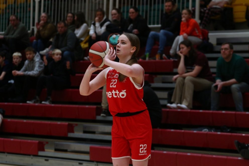 Vaka Bergrún Jónsdóttir tekur þriggja stiga skot gegn Breiðabliki fyrr í vetur