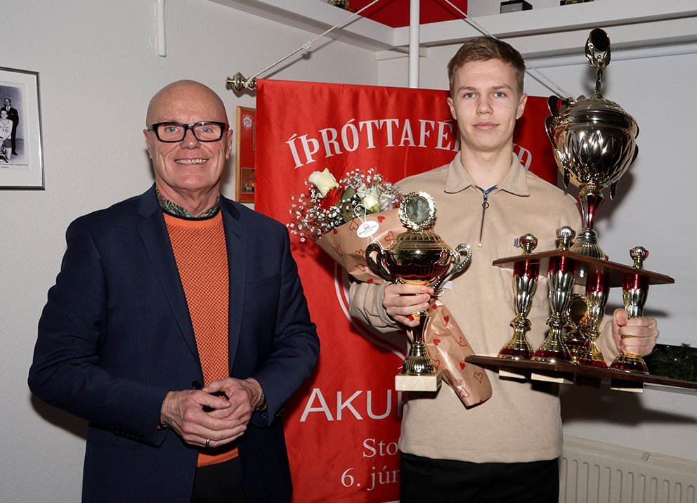 Bjarni Guðjón Brynjólfsson og Ragnar Sverrisson þegar hinn fyrrnefndi var kjörinn íþróttakarl Þórs 2…