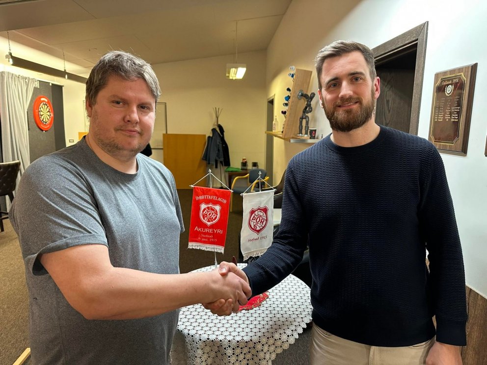 Viðar Valdimarsson, stjórnarmaður í Píludeild Þórs, og Matthías Örn Friðriksson, nýr þjálfari Pílude…