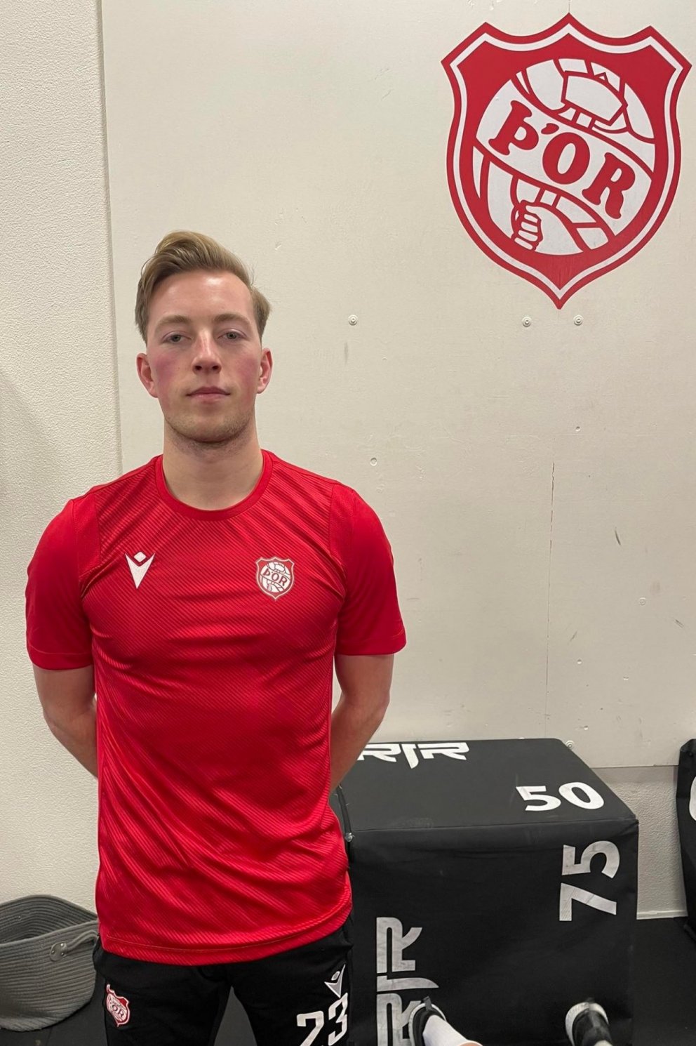 Ýmir mættur í rautt á æfingu í Baldvinsstofu í dag.